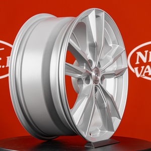 Kuva tuotteesta Momo Reds Fast Gloss Silver