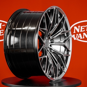 Kuva tuotteesta R-Series R18 Hyper Black