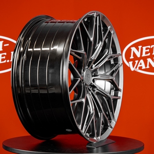 Kuva tuotteesta R-Series R18 Hyper Black