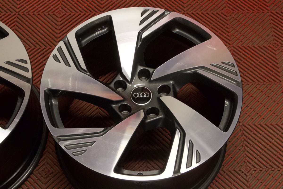 a. ALKUPERÄINEN AUDI SARJA 8.5/10x20.0