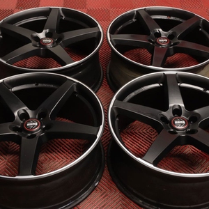 Kuva tuotteesta Momo Five Satin Black Polished