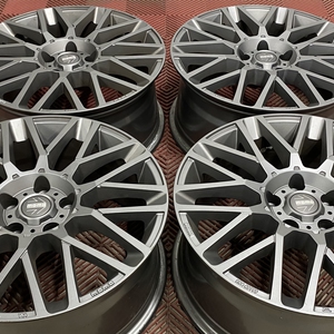 Kuva tuotteesta Momo Revenge Matt Anthracite