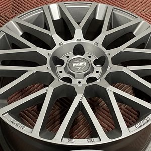 Kuva tuotteesta Momo Revenge Matt Anthracite