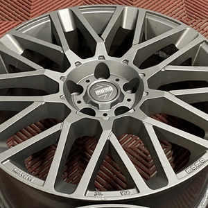 Kuva tuotteesta Momo Revenge Matt Anthracite