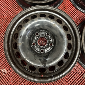 Kuva tuotteesta Peltivanteet+kapselit Vw Golf Caddy Ym.