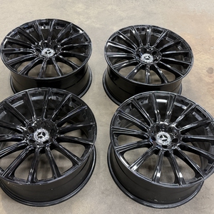 Kuva tuotteesta Avus Ac-M07 Gloss Black