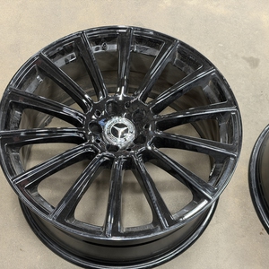 Kuva tuotteesta Avus Ac-M07 Gloss Black