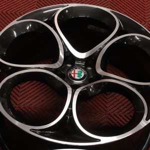 Kuva tuotteesta Alkuperäinen Alfa Romeo Stelvio