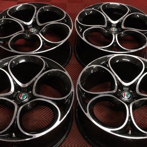 Kuva tuotteesta Alkuperäinen Alfa Romeo Stelvio