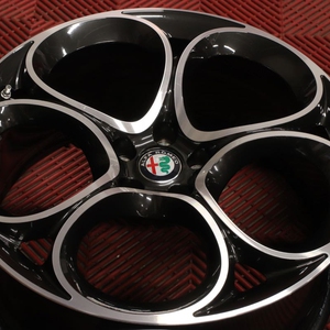 Kuva tuotteesta Alkuperäinen Alfa Romeo Stelvio