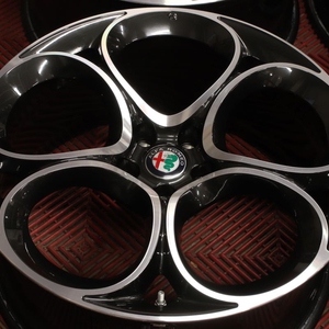 Kuva tuotteesta Alkuperäinen Alfa Romeo Stelvio