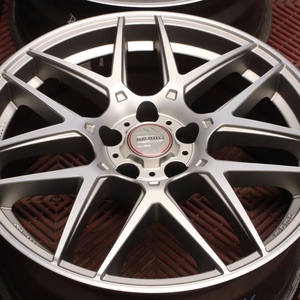 Kuva tuotteesta Momo Competizione Titan Silver Diamond Cut