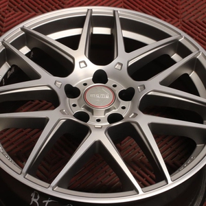 Kuva tuotteesta Momo Competizione Titan Silver Diamond Cut