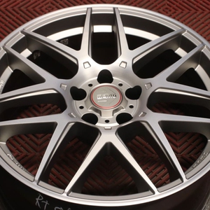 Kuva tuotteesta Momo Competizione Titan Silver Diamond Cut