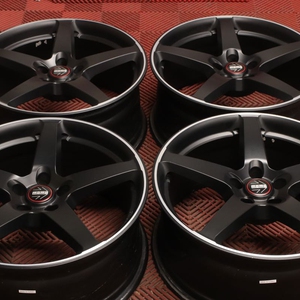 Kuva tuotteesta Momo Five Satin Black Polished