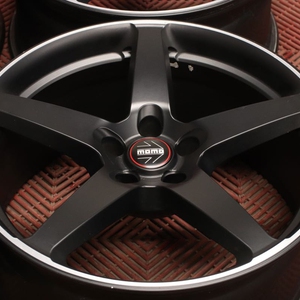 Kuva tuotteesta Momo Five Satin Black Polished