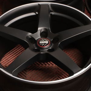 Kuva tuotteesta Momo Five Satin Black Polished