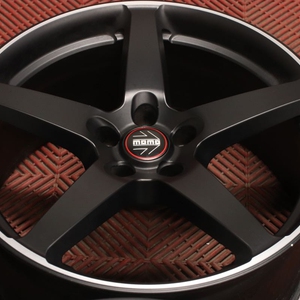 Kuva tuotteesta Momo Five Satin Black Polished