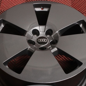 Kuva tuotteesta Alkuperäinen Audi E-Tron