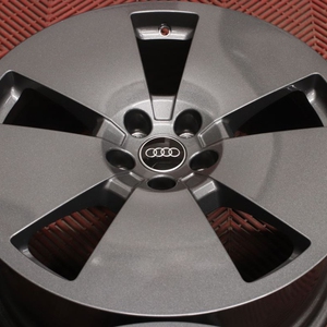 Kuva tuotteesta Alkuperäinen Audi E-Tron