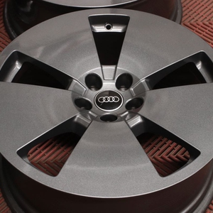 Kuva tuotteesta Alkuperäinen Audi E-Tron