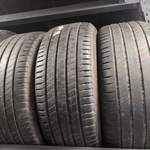 Kuva tuotteesta Michelin Latitude Sport 3