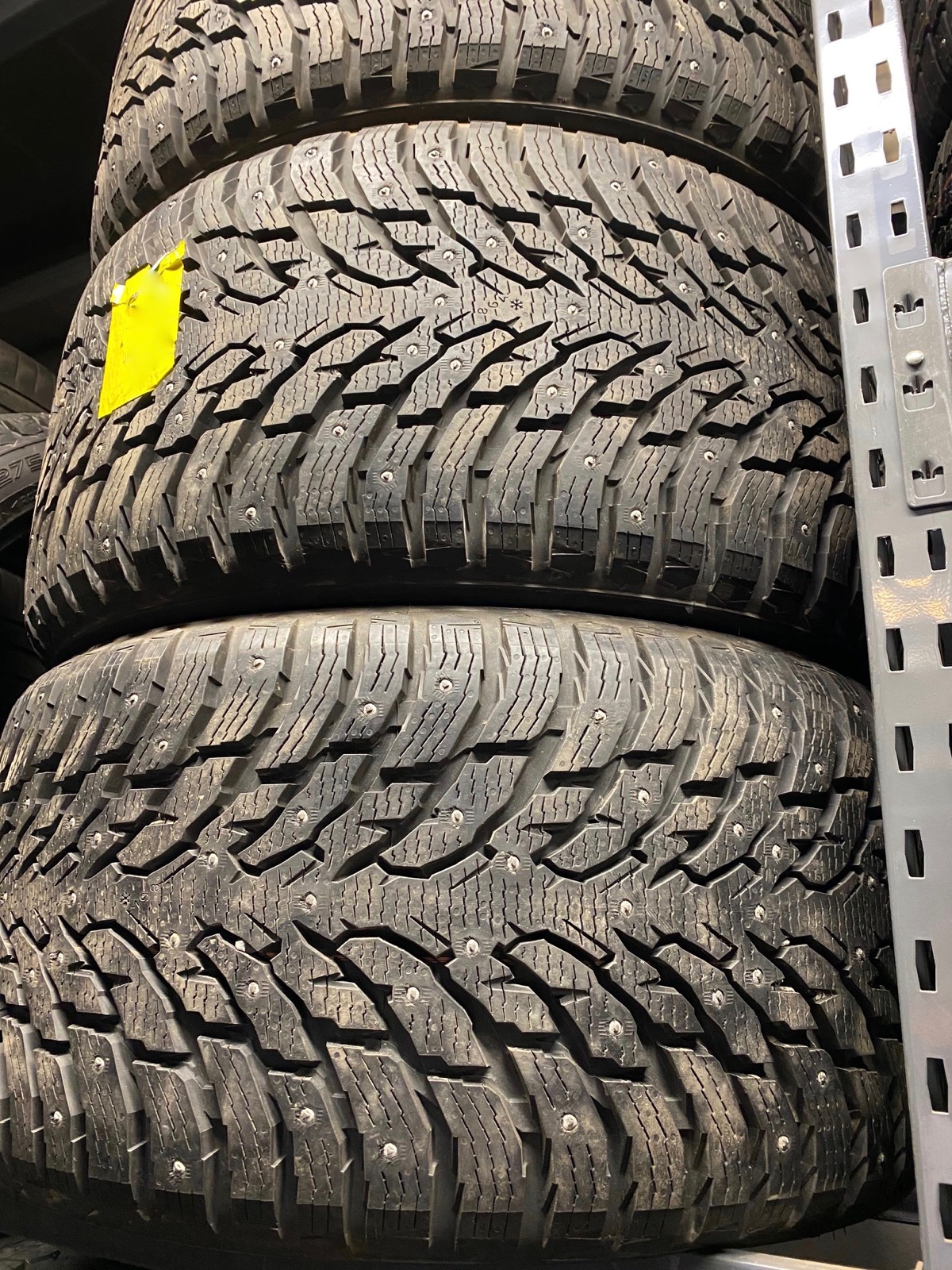 nokian-hakkapeliitta-9-suv-nastarenkaat-315-35-20-110t-nettivanne-fi